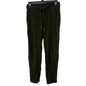 Lululemon Dance Studio Mid-Rise Cropped Pant size 4 green casual lightweight